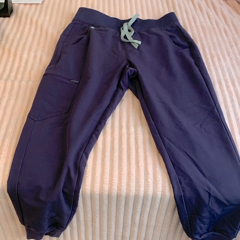 Fig scrub, set small petite bottom small top in purple
